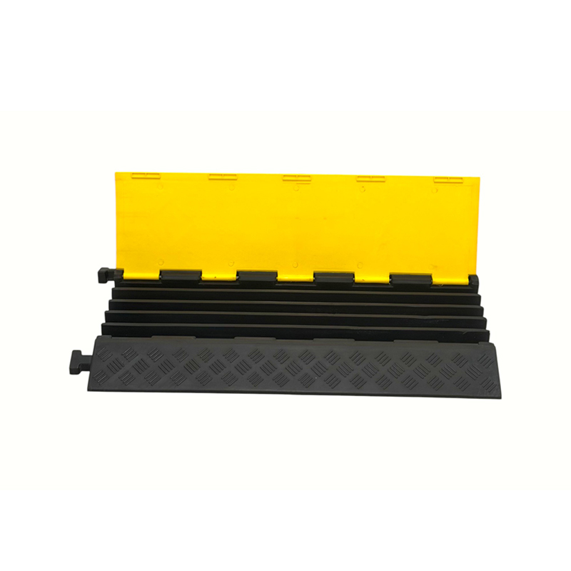 Gumová základňa s vysokou nosnosťou Pvc Flip Cover 5-kanálový chránič kábla pre veľké zaťaženie