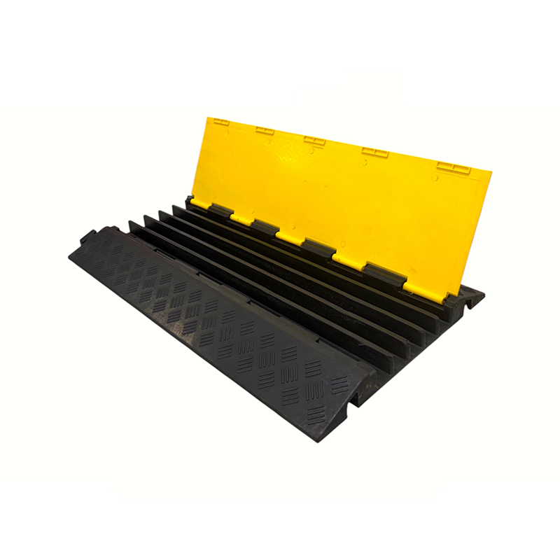 Gumová základňa s vysokou nosnosťou Pvc Flip Cover 5-kanálový chránič kábla pre veľké zaťaženie