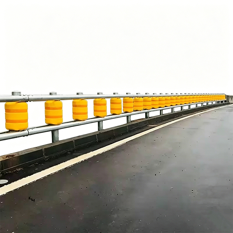 Diaľničná valčeková bariéra absorbujúca energiu pre ostré zákruty